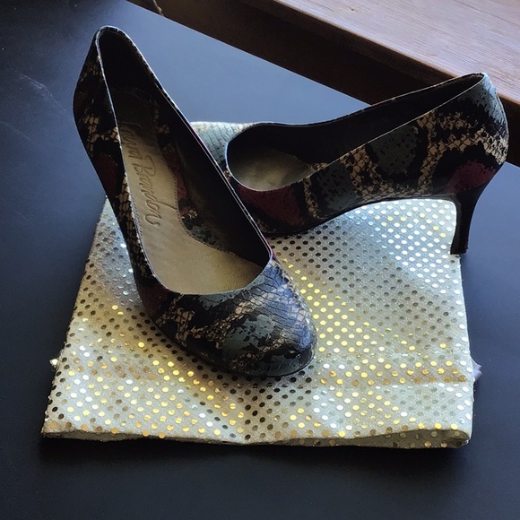 Laura Brandon snakeskin multi color pump Sz 8 - Picture 1 of 5